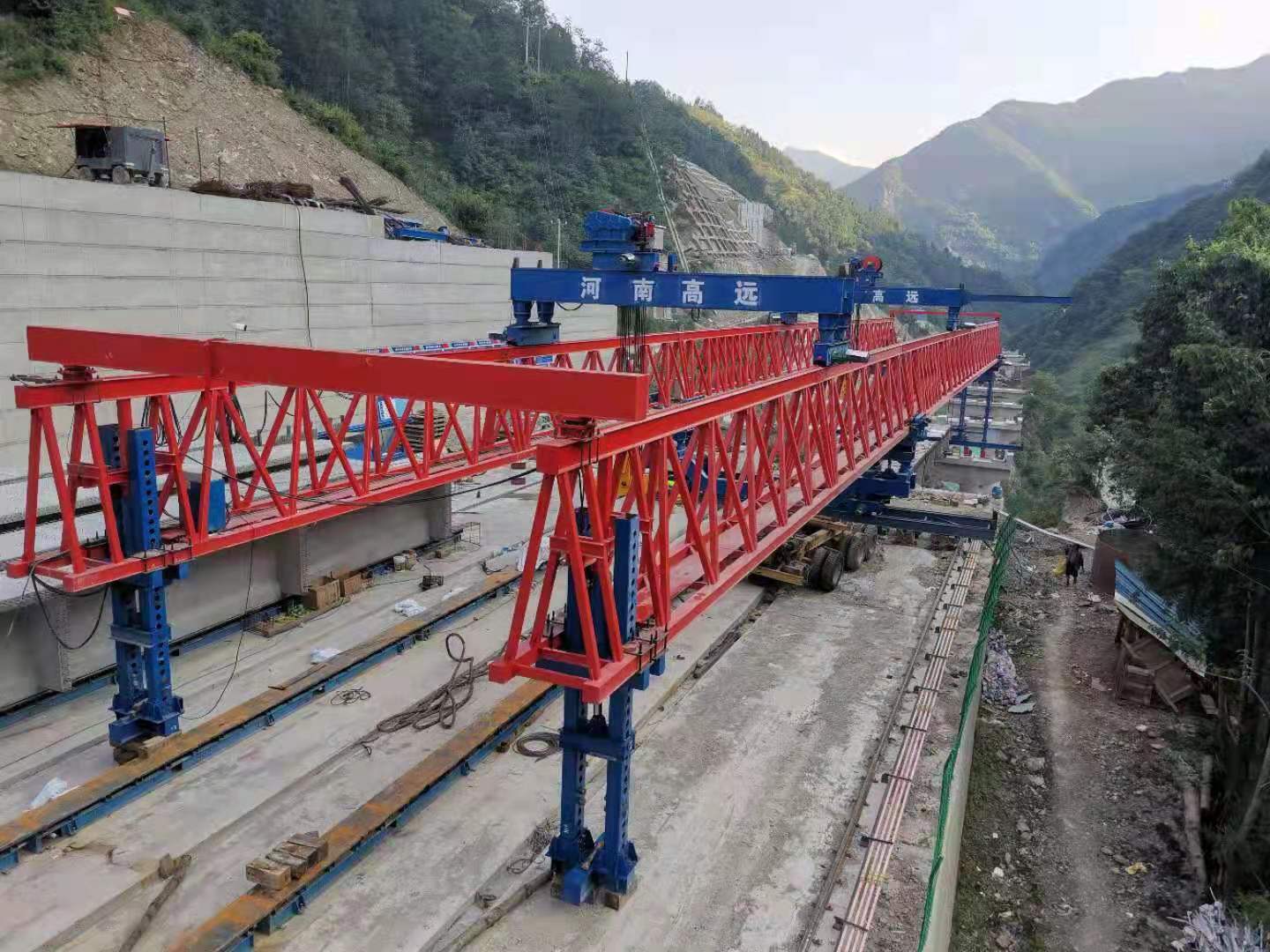我們廠家對于JQJ30T-120M架橋機(jī)的技術(shù)要求推薦，仔細(xì)觀察它的特點(diǎn)使用的時(shí)候也會(huì)很方便